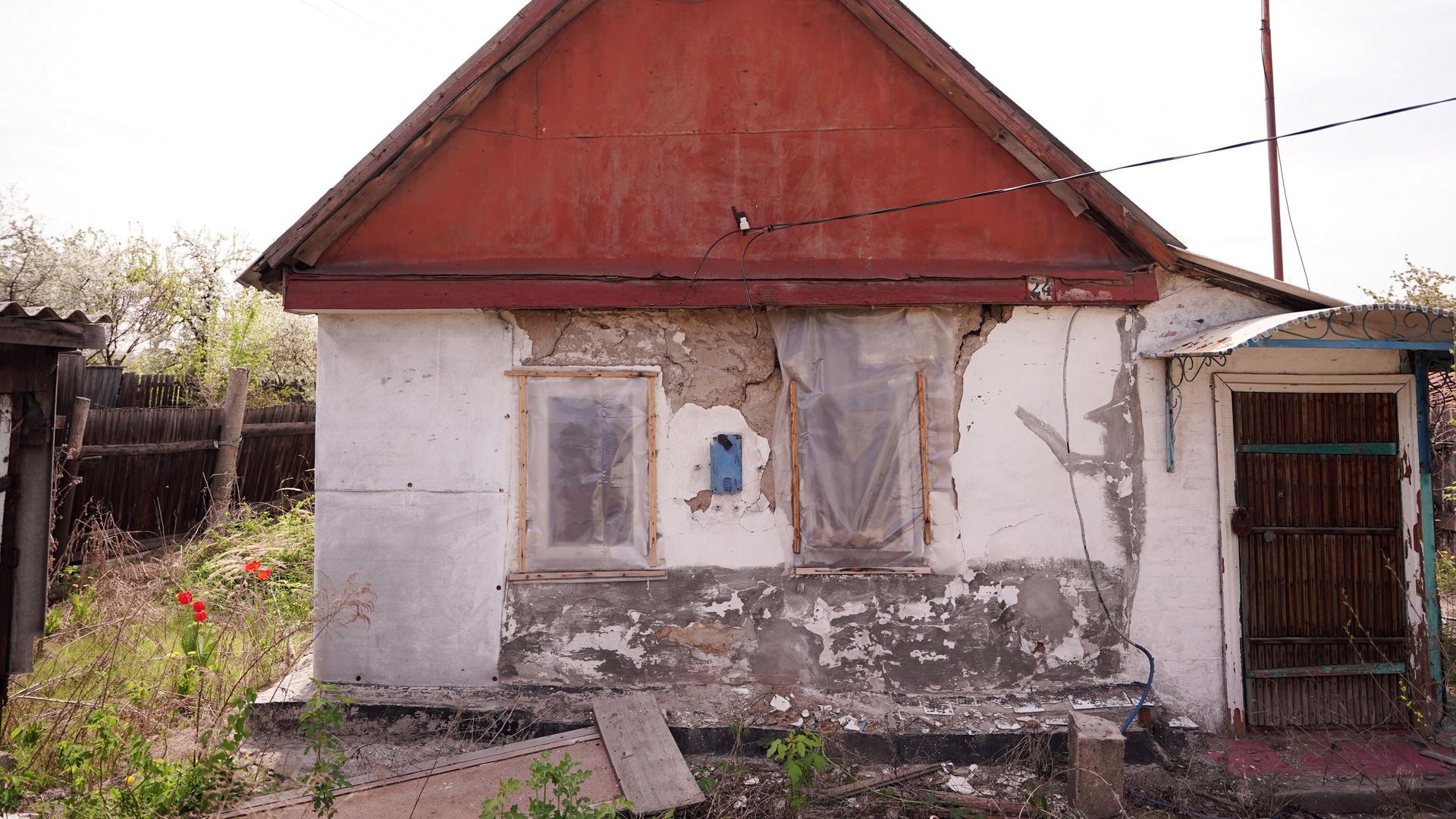 Покинутый дом в населенном пункте Золотое Луганской Народной Республики - РИА Новости, 1920, 24.05.2021