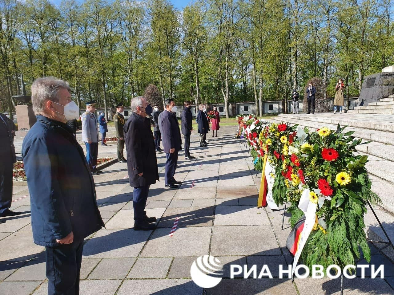 В Берлине возложили венки к советскому военному мемориалу, в церемонии участвовали послы РФ, Армении, Белоруссии, Казахстана - РИА Новости, 1920, 08.05.2021