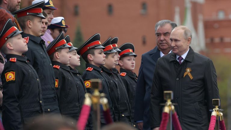Президент РФ В. Путин на военном параде в честь 76-й годовщины Победы в ВОВ Президент РФ В. Путин на военном параде в честь 76-й годовщины Победы в ВОВ
