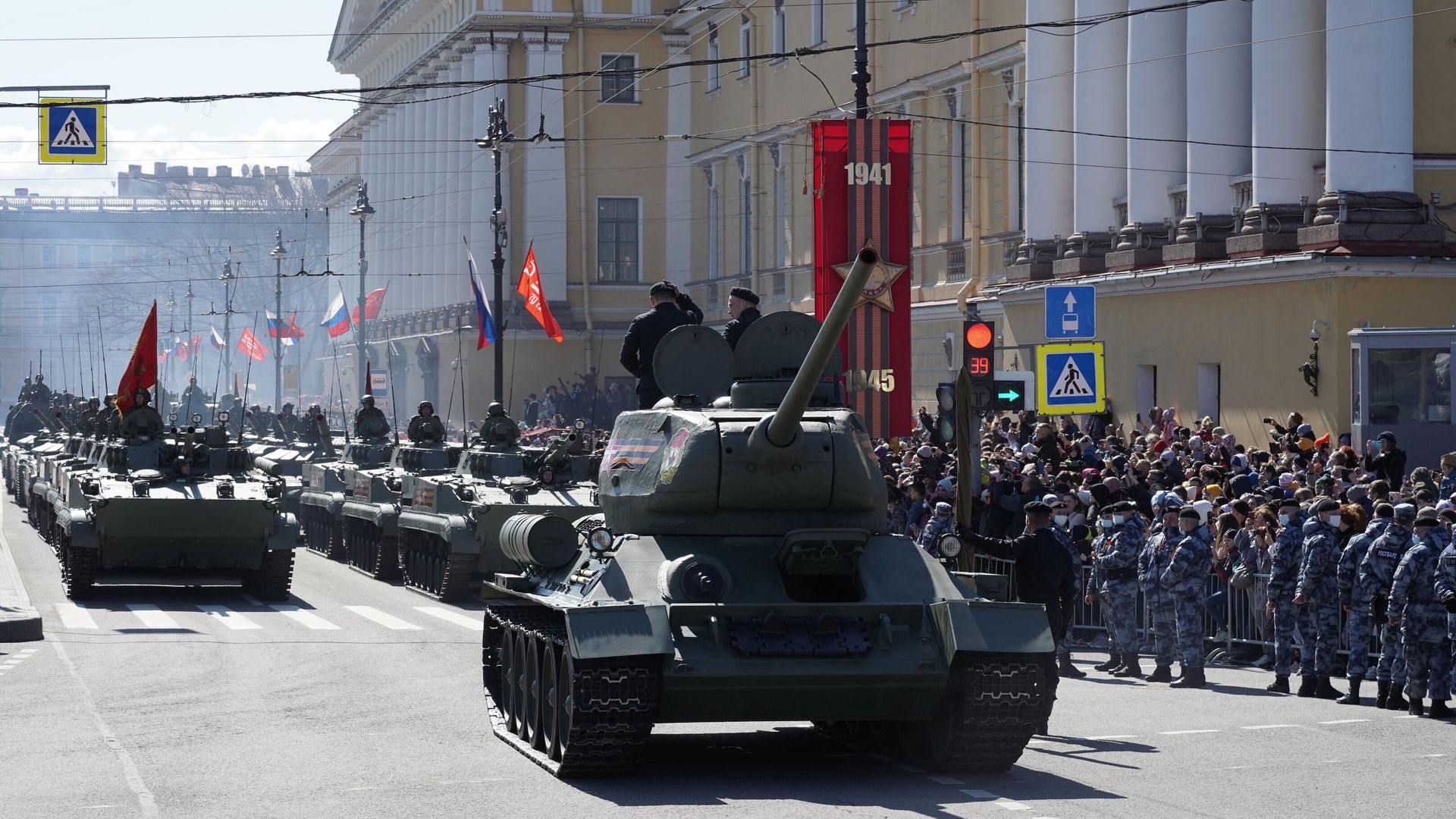 Танк Т-34-85 на военном параде в Санкт-Петербурге Танк Т-34-85 на военном параде в Санкт-Петербурге - РИА Новости, 1920, 09.05.2022
