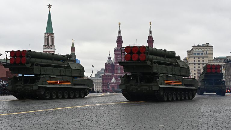 Зенитно-ракетный комплекс (ЗРК) Бук-М3 на военном параде в честь 76-й годовщины Победы в Великой Отечественной войне в Москве Зенитно-ракетный комплекс (ЗРК) Бук-М3 на военном параде в честь 76-й годовщины Победы в Великой Отечественной войне в Москве