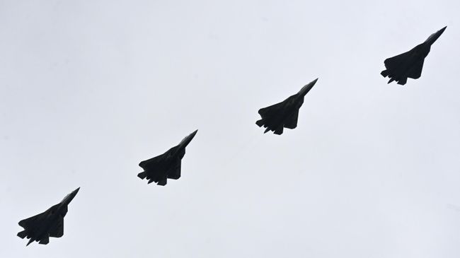 Многофункциональные истребители пятого поколения Су-57 