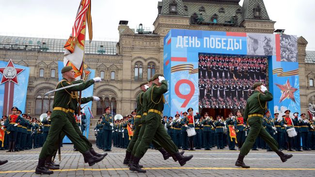 Военнослужащие парадных расчетов на военном параде в честь 76-й годовщины Победы в Великой Отечественной войне в Москве Военнослужащие парадных расчетов на военном параде в честь 76-й годовщины Победы в Великой Отечественной войне в Москве