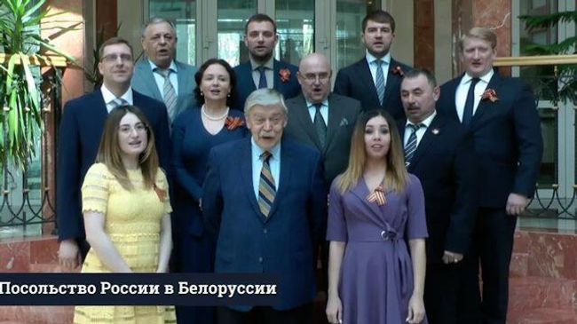 Российские дипломаты поют Катюшу в честь 9 мая Российские дипломаты поют Катюшу в честь 9 мая
