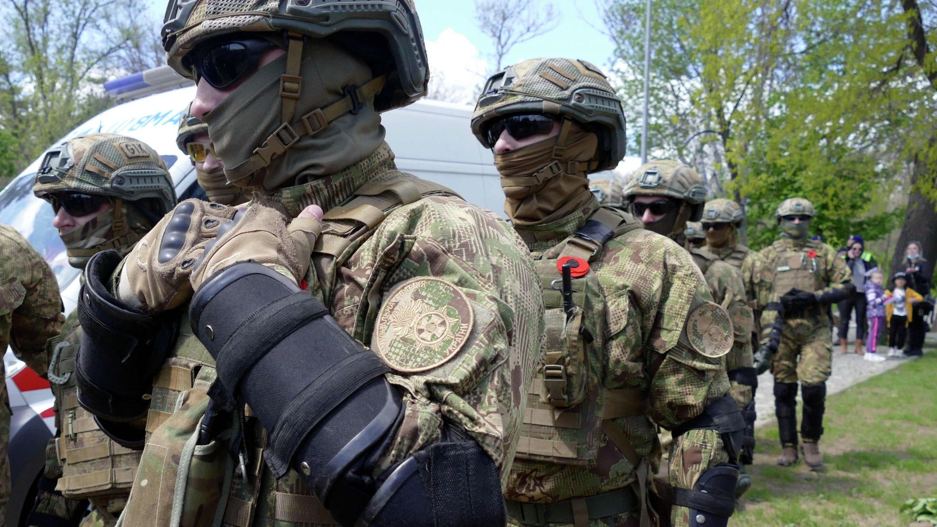 Сотрудники Национальной гвардии Украины во время акции Бессмертный полк на аллее Славы в Одессе Сотрудники Национальной гвардии Украины во время акции Бессмертный полк на аллее Славы в Одессе - РИА Новости, 1920, 10.05.2021