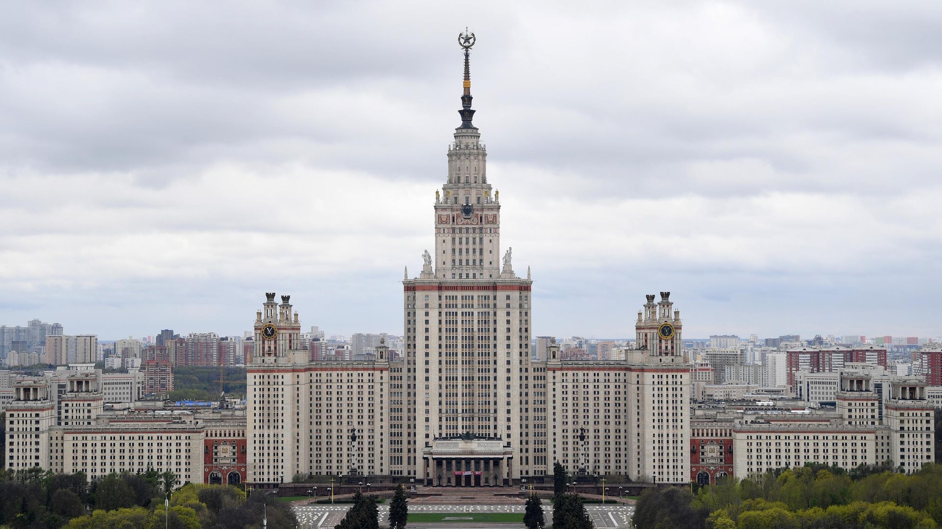 Здание Московского государственного университета имени М. В. Ломоносова на Воробьевых горах в Москве Здание Московского государственного университета имени М. В. Ломоносова на Воробьевых горах в Москве - РИА Новости, 1920, 24.01.2023
