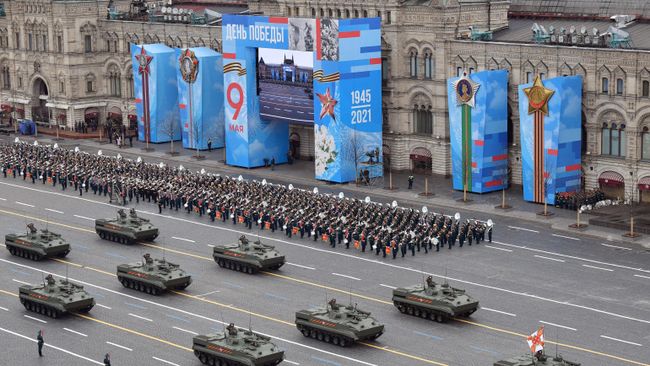 Боевые машины пехоты БМП-3 на военном параде в честь 76-й годовщины Победы в Великой Отечественной войне в Москве