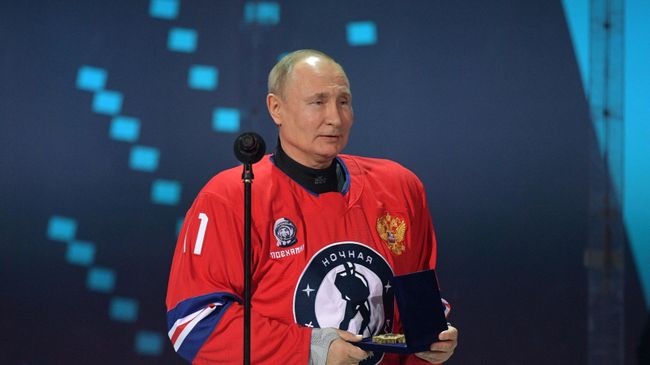 Владимир Путин в составе команды Легенды хоккея