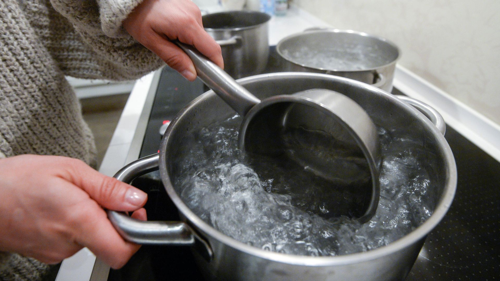 Сезонное отключение горячей воды Сезонное отключение горячей воды - РИА Новости, 1920, 11.05.2021