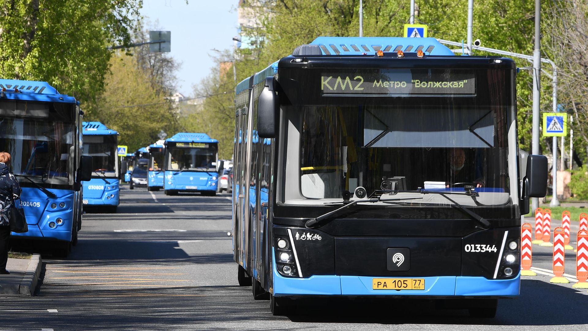 Автобусы у станции метро Волжская, где организована остановка бесплатных автобусов КМ - РИА Новости, 1920, 27.05.2021