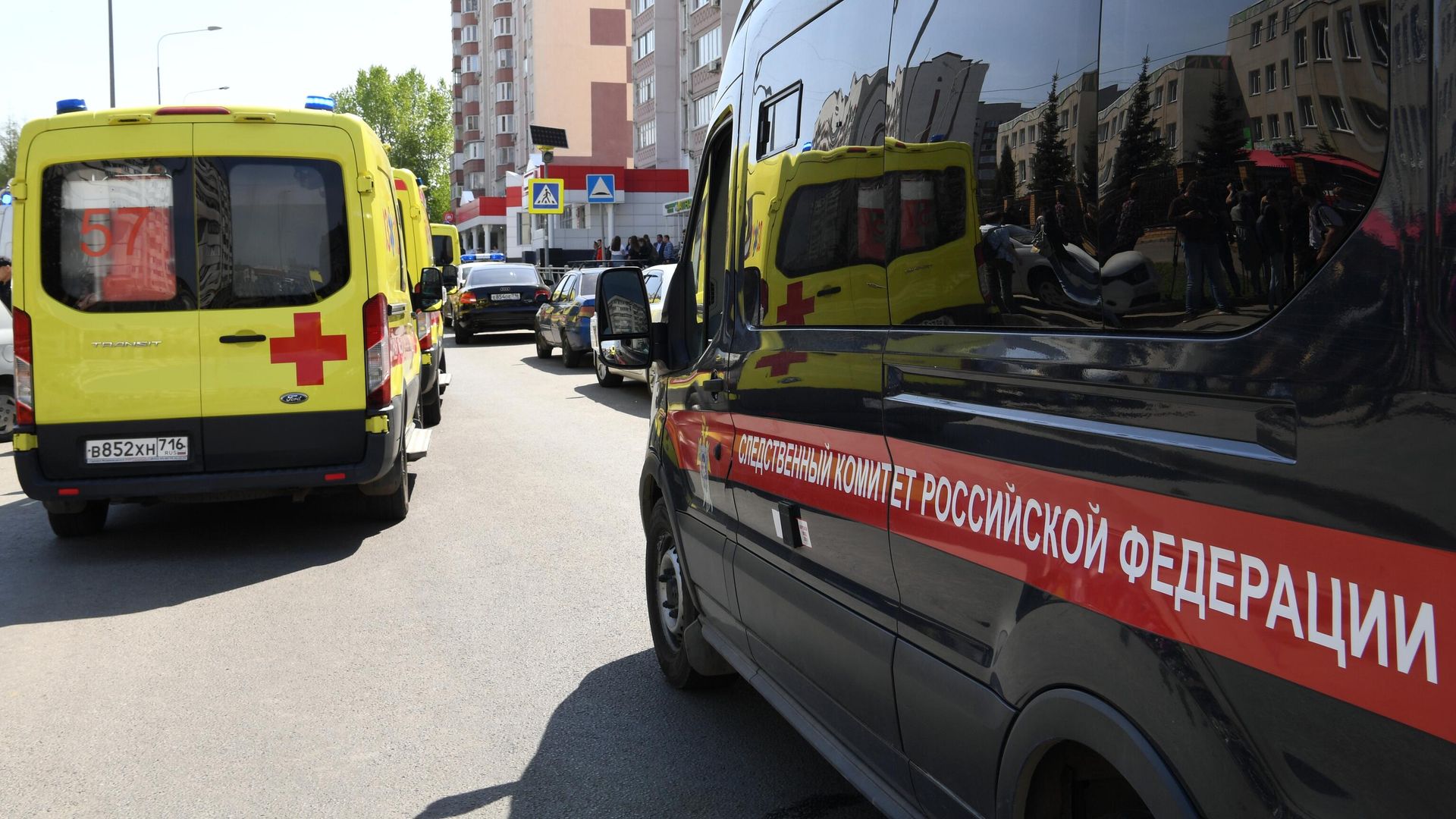 Автомобили Следственного комитета РФ и скорой медицинской помощи - РИА Новости, 1920, 22.06.2021