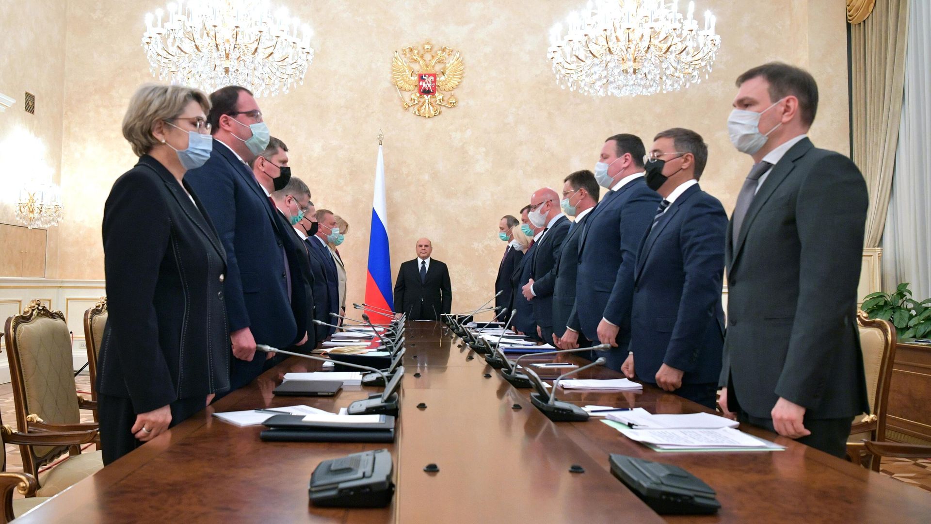 Председатель правительства РФ Михаил Мишустин с вице-премьерами РФ во время минуты молчания перед началом совещания Председатель правительства РФ Михаил Мишустин с вице-премьерами РФ во время минуты молчания перед началом совещания - РИА Новости, 1920, 11.05.2021