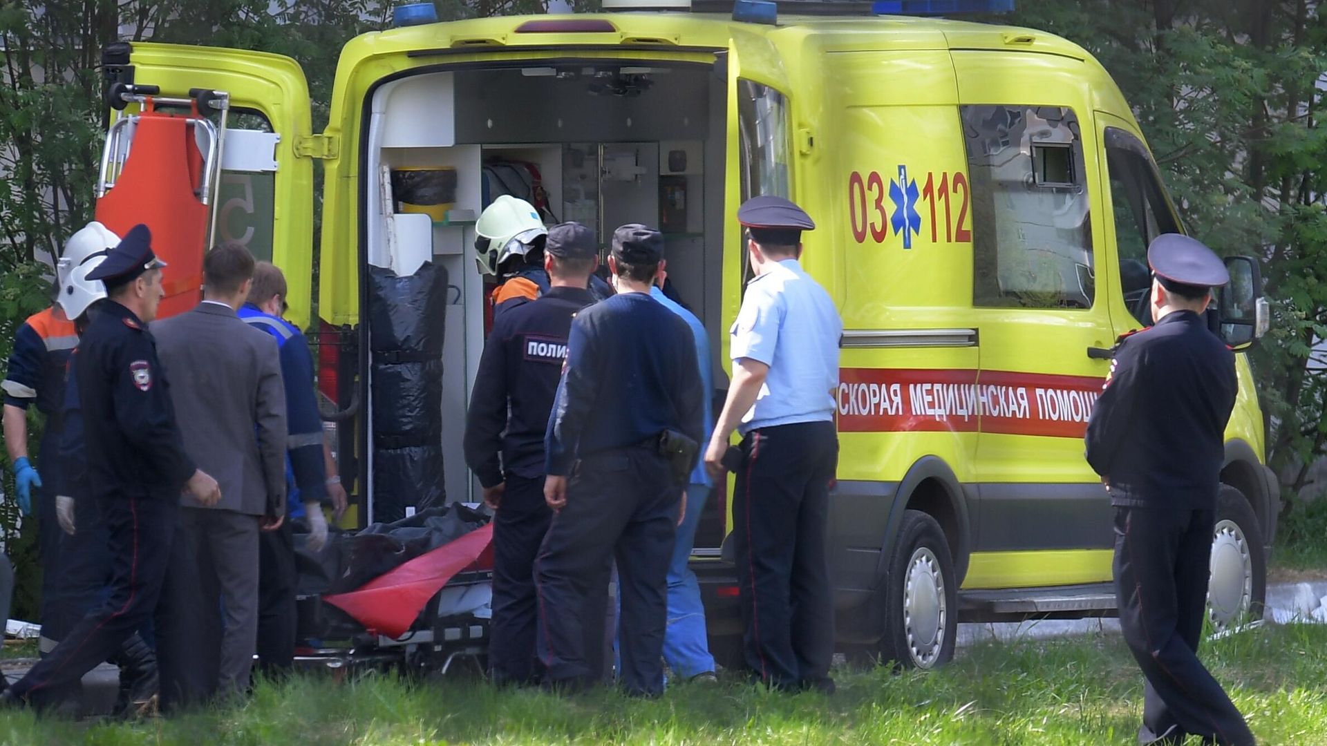 Ситуация у школы в Казани, где произошла стрельба Ситуация у школы в Казани, где произошла стрельба - РИА Новости, 1920, 14.05.2021
