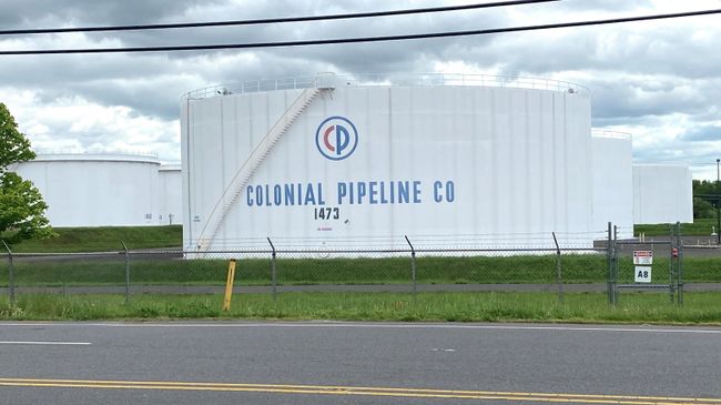 Резервуары для хранения нефтепродкутов в резервуарном парке Linden Junction компании Colonial Pipeline в Вудбридже, штат Нью-Джерси