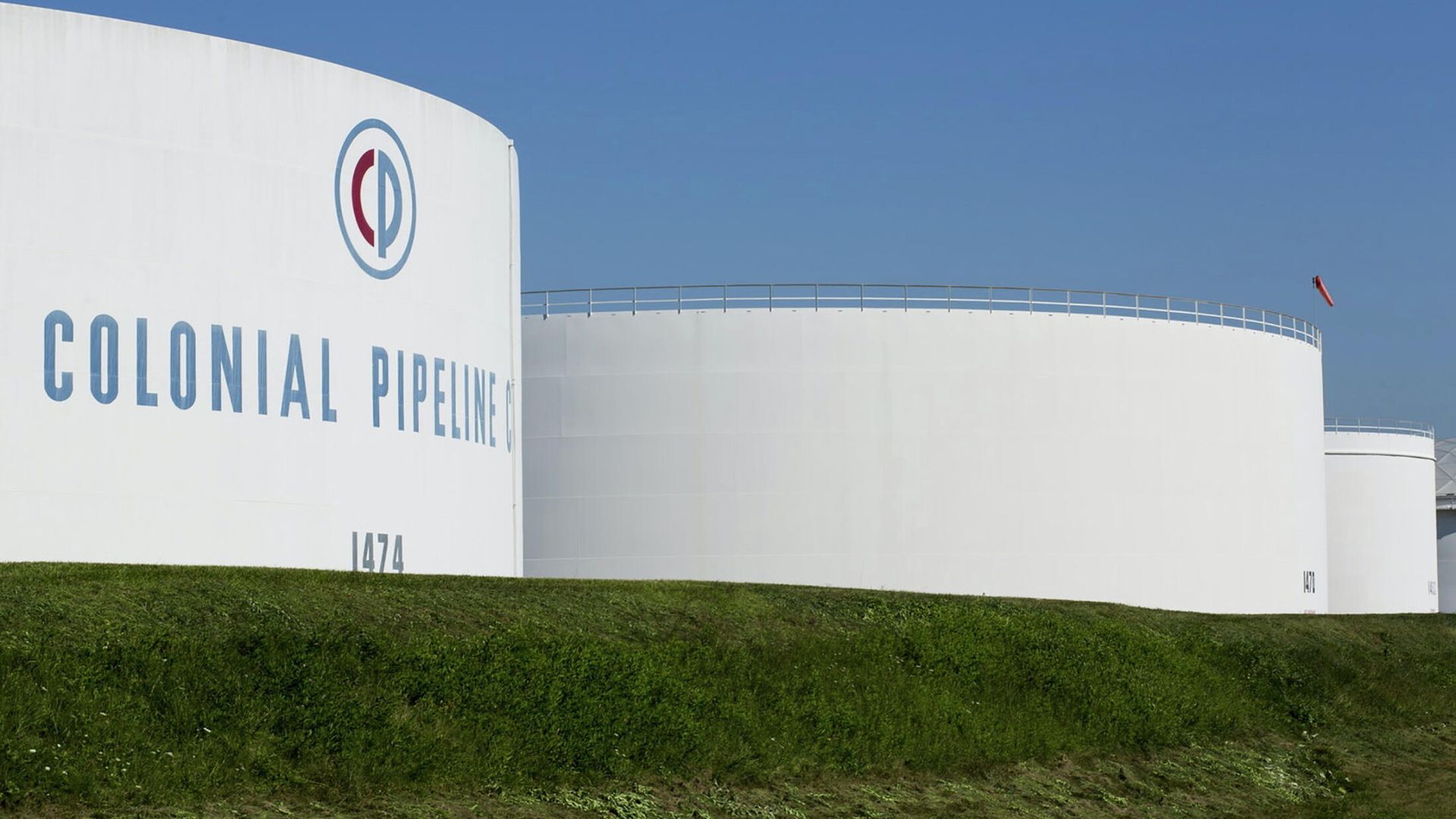 Резервуары для хранения нефтепродкутов в резервуарном парке Linden Junction компании Colonial Pipeline в Вудбридже, штат Нью-Джерси Резервуары для хранения нефтепродкутов в резервуарном парке Linden Junction компании Colonial Pipeline в Вудбридже, штат Нью-Джерси - РИА Новости, 1920, 13.05.2021