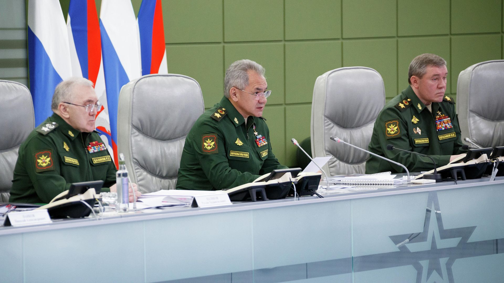 Министр обороны РФ Сергей Шойгу проводит селекторное совещание в Национальном центре управления обороной РФ Министр обороны РФ Сергей Шойгу проводит селекторное совещание в Национальном центре управления обороной РФ - РИА Новости, 1920, 11.05.2021
