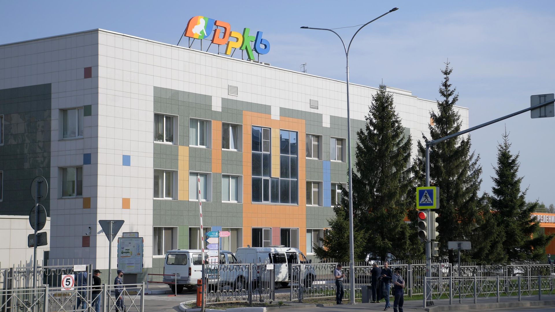 Республиканская детская клиническая больница в Казани, куда были госпитализированы раненные при стрельбе в гимназии Республиканская детская клиническая больница в Казани, куда были госпитализированы раненные при стрельбе в гимназии - РИА Новости, 1920, 13.05.2021