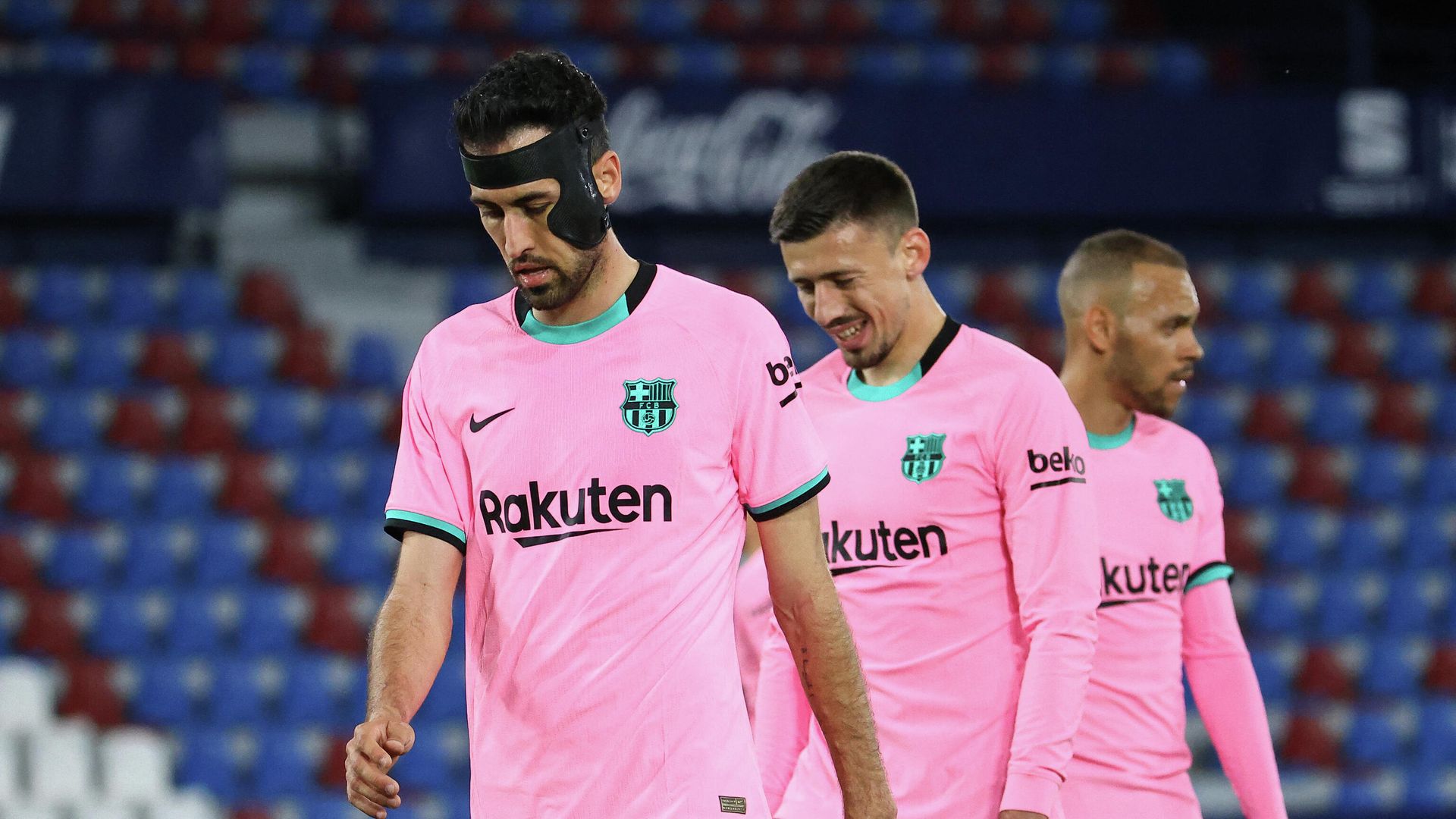 Barcelona's Spanish midfielder Sergio Busquets, Barcelona's French defender Clement Lenglet and Barcelona's Danish forward Martin Braithwaite react at the end of the Spanish league football match Levante UD against FC Barcelona at the Ciutat de Valencia stadium in Valencia on May 11, 2021. (Photo by JOSE JORDAN / AFP) Barcelona's Spanish midfielder Sergio Busquets, Barcelona's French defender Clement Lenglet and Barcelona's Danish forward Martin Braithwaite react at the end of the Spanish league football match Levante UD against FC Barcelona at the Ciutat de Valencia stadium in Valencia on May 11, 2021. (Photo by JOSE JORDAN / AFP) - РИА Новости, 1920, 12.05.2021