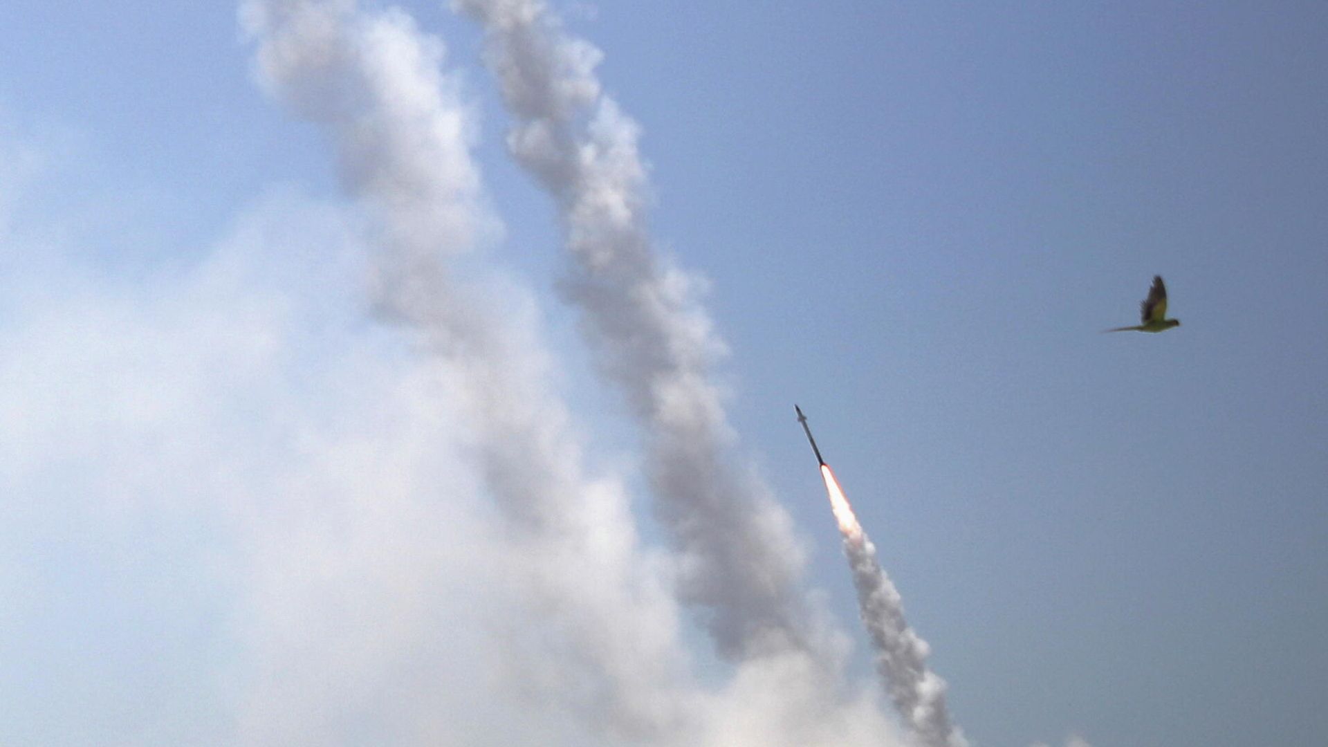 Противоракетная система Железный купол перехватывает ракеты, запущенные из сектора Газа в направлении Израиля Противоракетная система Железный купол перехватывает ракеты, запущенные из сектора Газа в направлении Израиля - РИА Новости, 1920, 13.05.2021