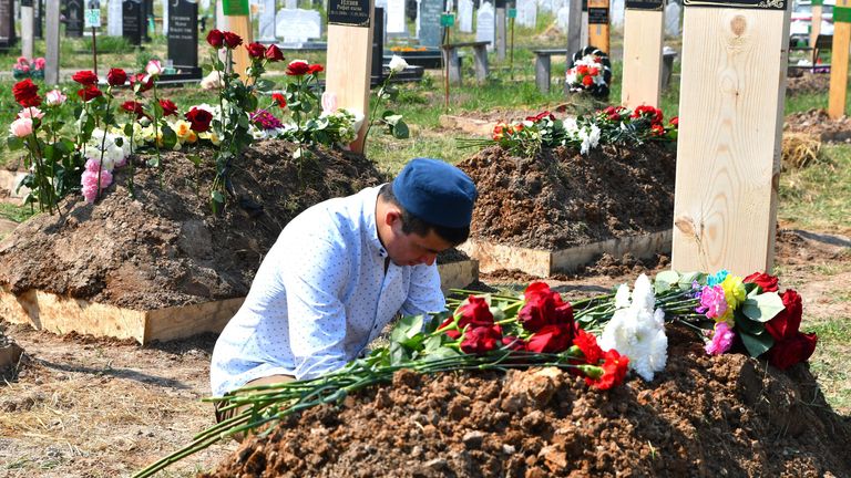 Похороны погибших в результате стрельбы в школе No175 в Казани Похороны погибших в результате стрельбы в школе No175 в Казани
