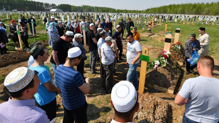 Похороны погибших в результате стрельбы в школе №175 в Казани Похороны погибших в результате стрельбы в школе №175 в Казани