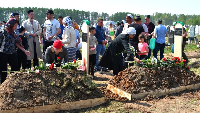 Похороны погибших в результате стрельбы в школе No175 в Казани Похороны погибших в результате стрельбы в школе No175 в Казани
