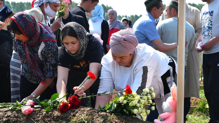 Похороны погибших в результате стрельбы в школе No175 в Казани Похороны погибших в результате стрельбы в школе No175 в Казани