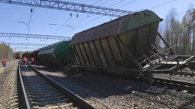 Сход с рельсов грузового поезда в Карелии Сход с рельсов грузового поезда в Карелии - РИА Новости, 1920, 12.05.2021