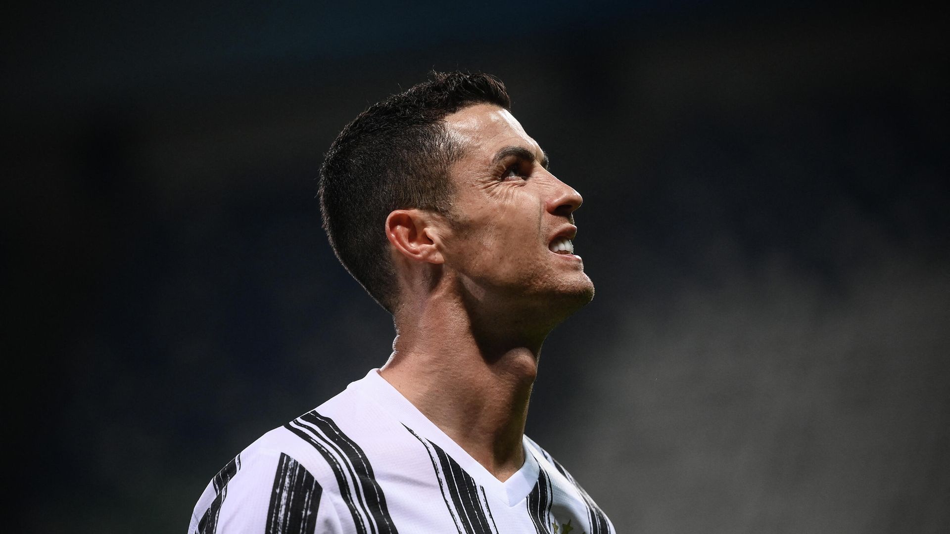 Juventus' Portuguese forward Cristiano Ronaldo reacts during the Italian Serie A football match Sassuolo vs Juventus on May 12, 2021 at the Mapei-Citta del Tricolore stadium in Reggio Emilia. (Photo by Marco BERTORELLO / AFP) Juventus' Portuguese forward Cristiano Ronaldo reacts during the Italian Serie A football match Sassuolo vs Juventus on May 12, 2021 at the Mapei-Citta del Tricolore stadium in Reggio Emilia. (Photo by Marco BERTORELLO / AFP) - РИА Новости, 1920, 12.05.2021
