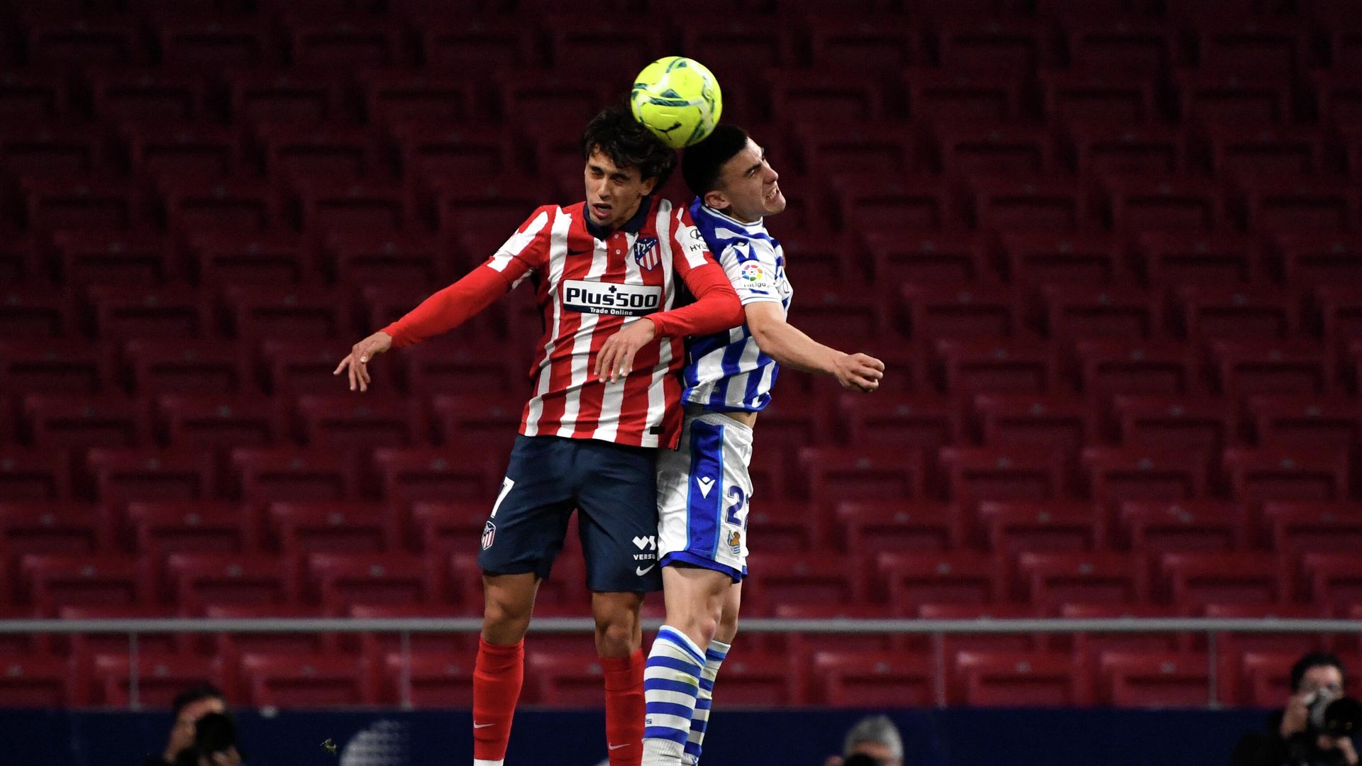 Atletico Madrid's Portuguese midfielder Joao Felix (L) jumps for the ball with Real Sociedad's Spanish forward Ander Barrenetxea during the Spanish league football match Club Atletico de Madrid against Real Sociedad at the Wanda Metropolitano stadium in Madrid on May 12, 2021. (Photo by PIERRE-PHILIPPE MARCOU / AFP) - РИА Новости, 1920, 13.05.2021