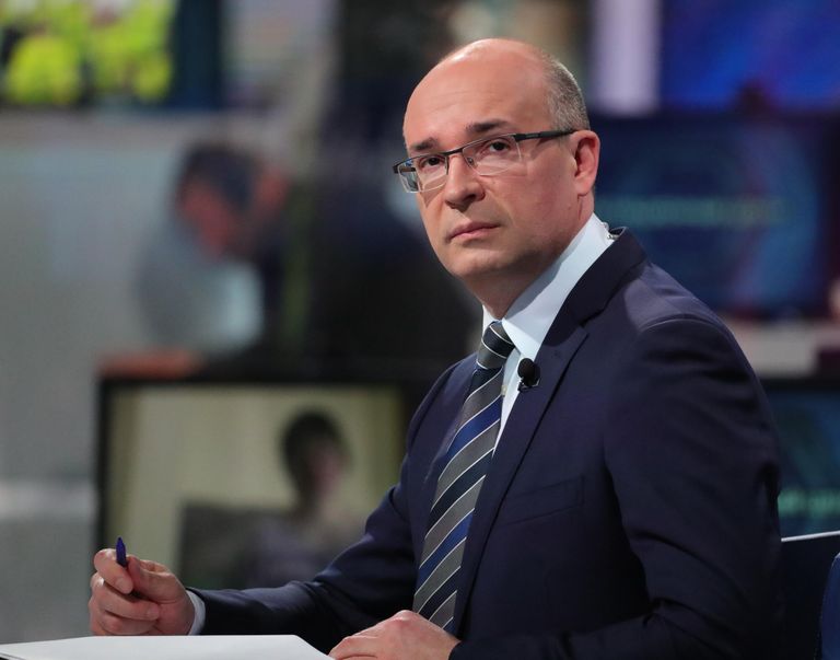 Телеведущий ВГТРК Андрей Кондрашов во время ежегодной специальной программы Прямая линия с Владимиром Путиным