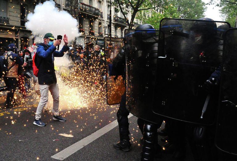 Беспорядки на первомайской демонстрации в Париже Беспорядки на первомайской демонстрации в Париже
