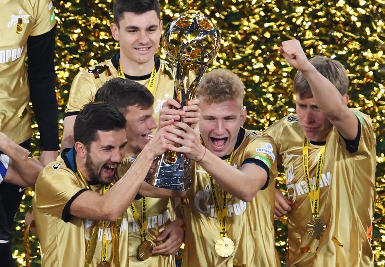 Награждение игроков ФК Зенит - чемпионов России по футболу Награждение игроков ФК Зенит - чемпионов России по футболу