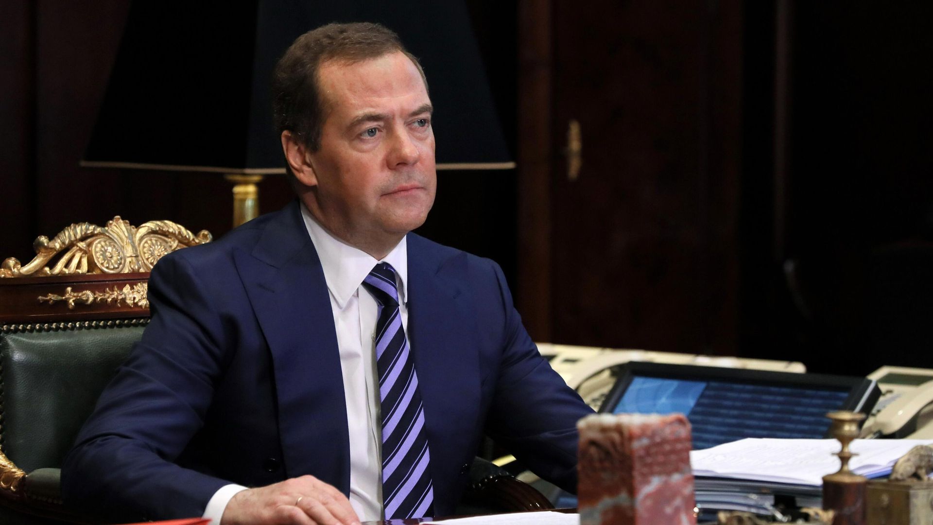 Председатель Единой России, заместитель председателя Совета безопасности РФ Дмитрий Медведев во время встречи в режиме видеоконференции с генеральным директором государственной корпорации Росатом Алексеем Лихачевым - РИА Новости, 1920, 29.11.2021