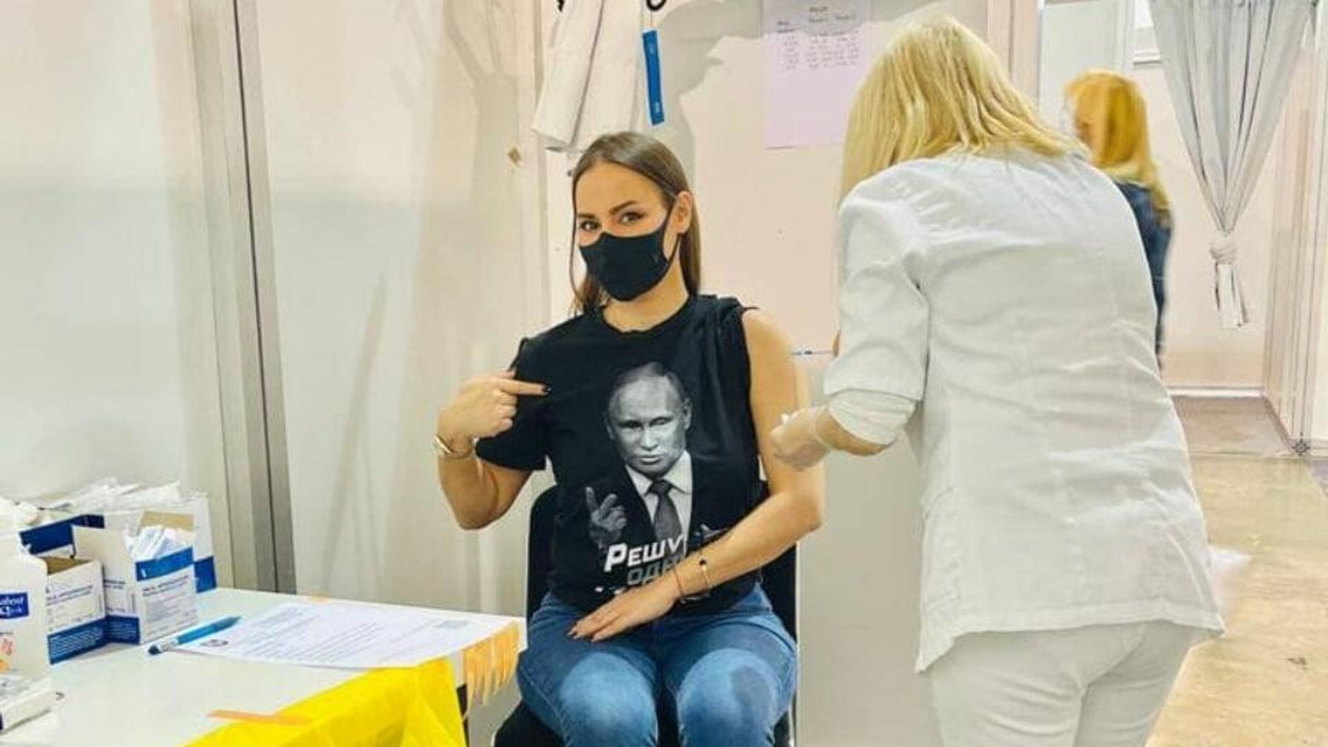 Сербский политик, депутат горсовета Белграда Драгиния Влк привилась Спутником Сербский политик, депутат горсовета Белграда Драгиния Влк привилась Спутником - РИА Новости, 1920, 15.05.2021