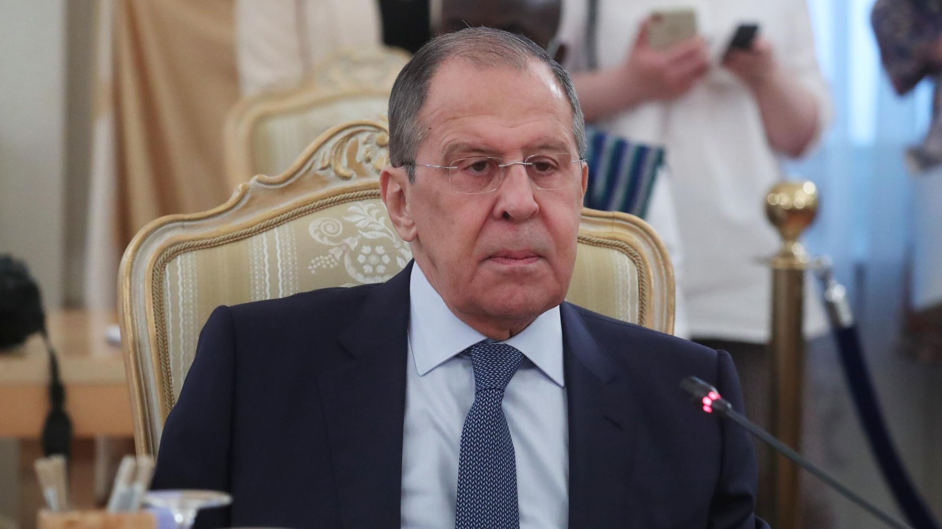 Министр иностранных дел РФ Сергей Лавров во время встречи в Москве с министром иностранных дел и международного сотрудничества Республики Сьерра-Леоне Дэвидом Фрэнсисом. Министр иностранных дел РФ Сергей Лавров во время встречи в Москве с министром иностранных дел и международного сотрудничества Республики Сьерра-Леоне Дэвидом Фрэнсисом. - РИА Новости, 1920, 19.05.2021