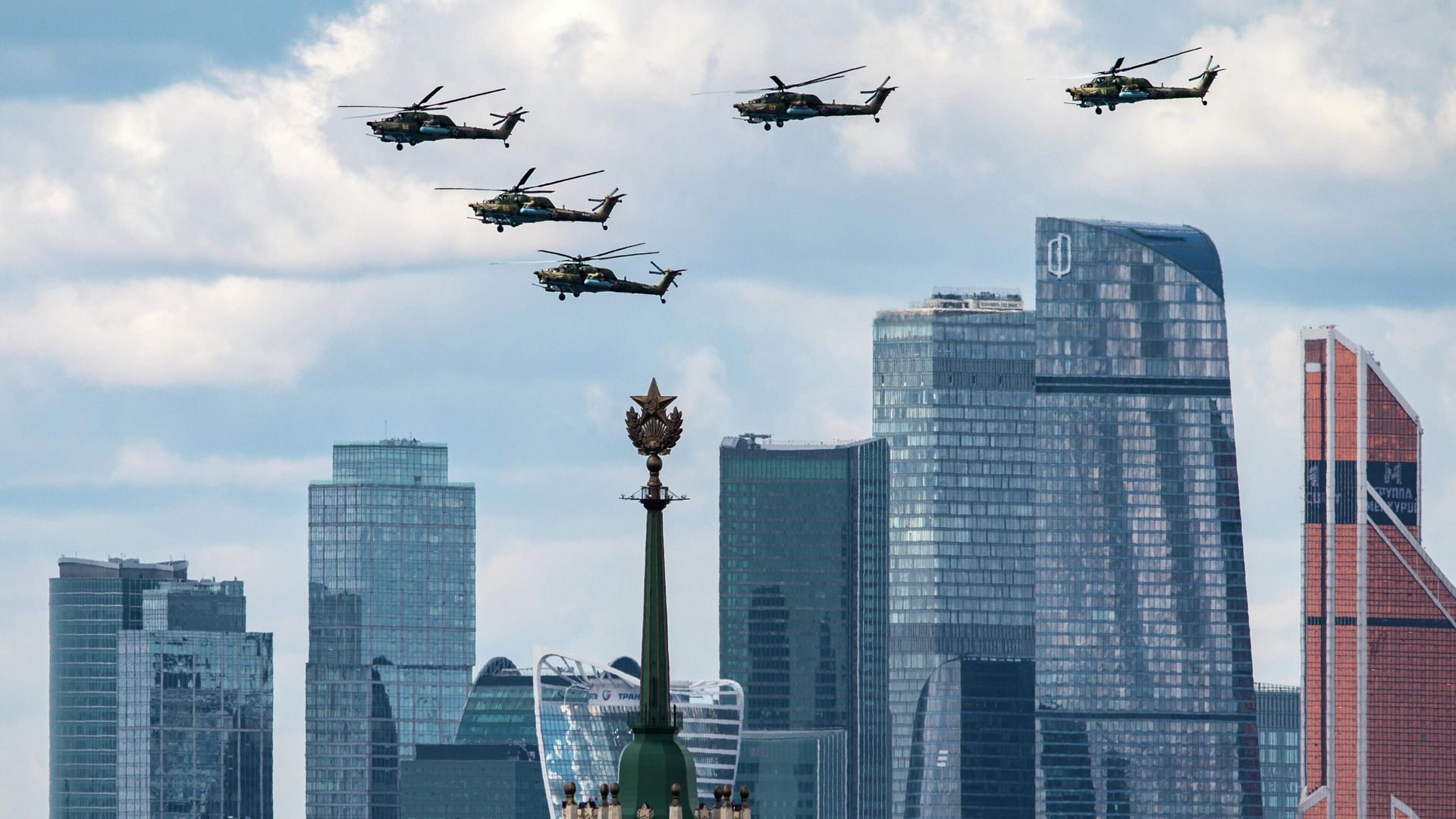Генеральная репетиция воздушной части парада Победы в Москве Генеральная репетиция воздушной части парада Победы в Москве - РИА Новости, 1920, 18.05.2021