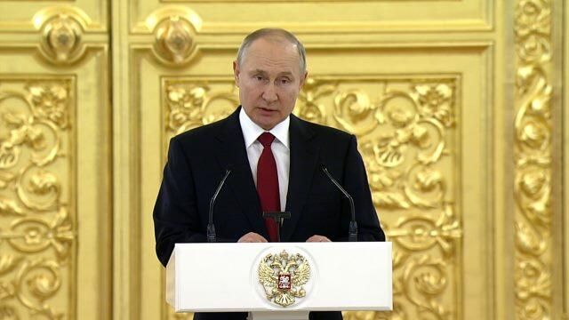 Путин: скоро будет запущена в оборот четвертая вакцина Путин: скоро будет запущена в оборот четвертая вакцина - РИА Новости, 1920, 18.05.2021