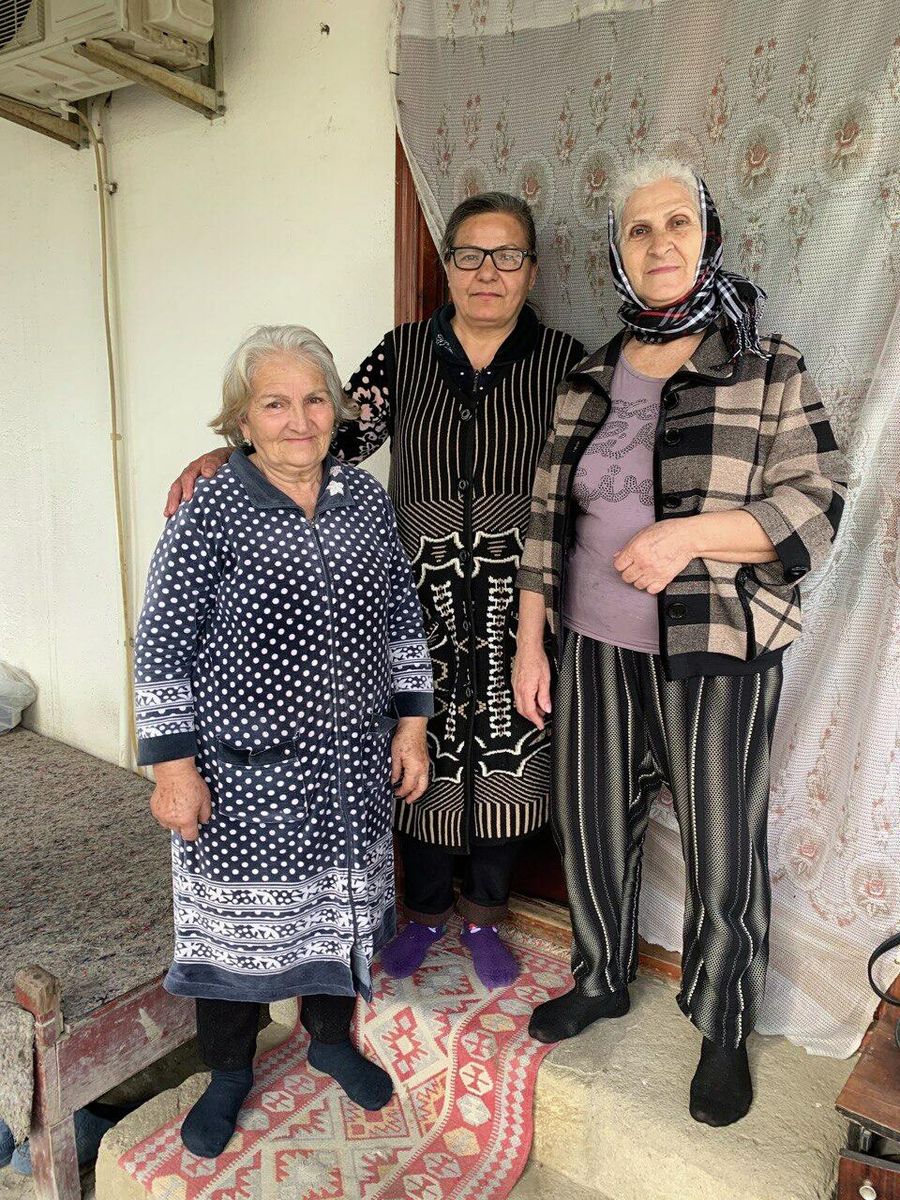Мария Алиева Карапетян с соседями Мария Алиева Карапетян с соседями