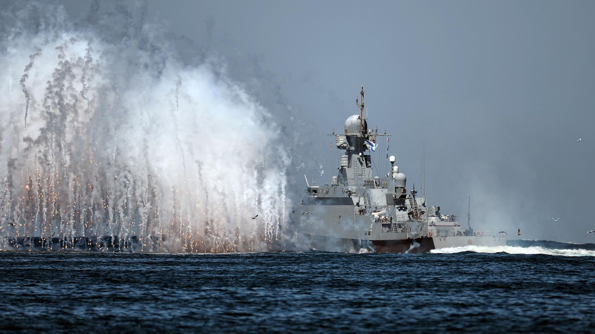 Корабль Черноморского флота ВМФ России на генеральной репетиции парада в честь Дня Военно-морского флота Корабль Черноморского флота ВМФ России на генеральной репетиции парада в честь Дня Военно-морского флота - РИА Новости, 1920, 20.05.2021
