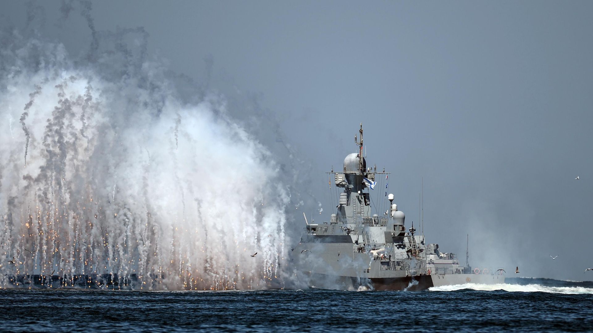 Корабль Черноморского флота ВМФ России на генеральной репетиции парада в честь Дня Военно-морского флота Корабль Черноморского флота ВМФ России на генеральной репетиции парада в честь Дня Военно-морского флота - РИА Новости, 1920, 20.05.2021