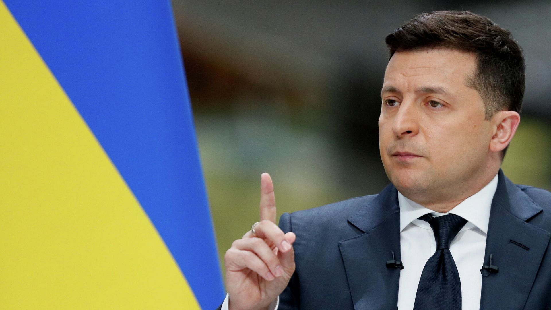 Президент Украины Владимир Зеленский во время пресс-конференции по итогам второго года своей работы на авиазаводе Антонов Президент Украины Владимир Зеленский во время пресс-конференции по итогам второго года своей работы на авиазаводе Антонов - РИА Новости, 1920, 24.05.2021