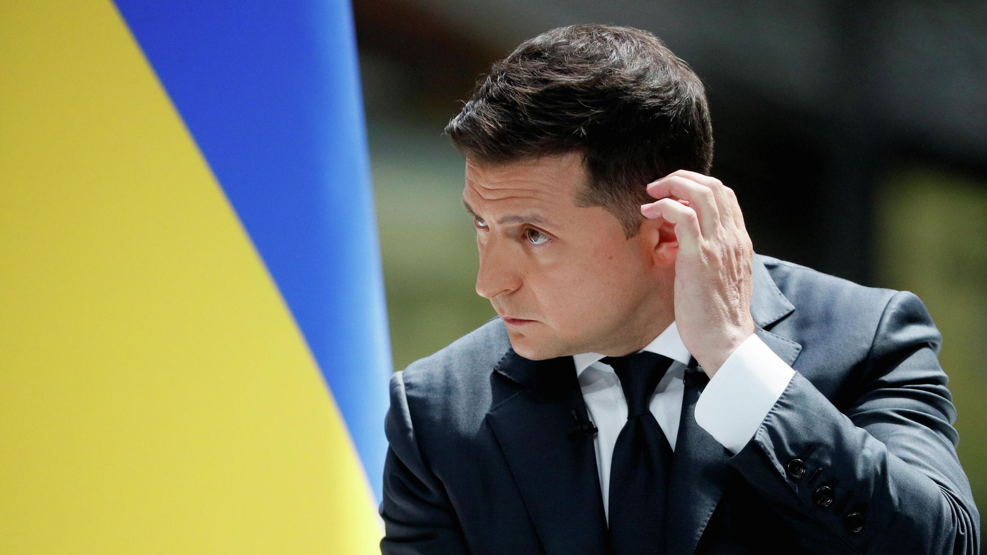 Президент Украины Владимир Зеленский во время пресс-конференции по итогам второго года своей работы на авиазаводе Антонов Президент Украины Владимир Зеленский во время пресс-конференции по итогам второго года своей работы на авиазаводе Антонов - РИА Новости, 1920, 20.05.2021