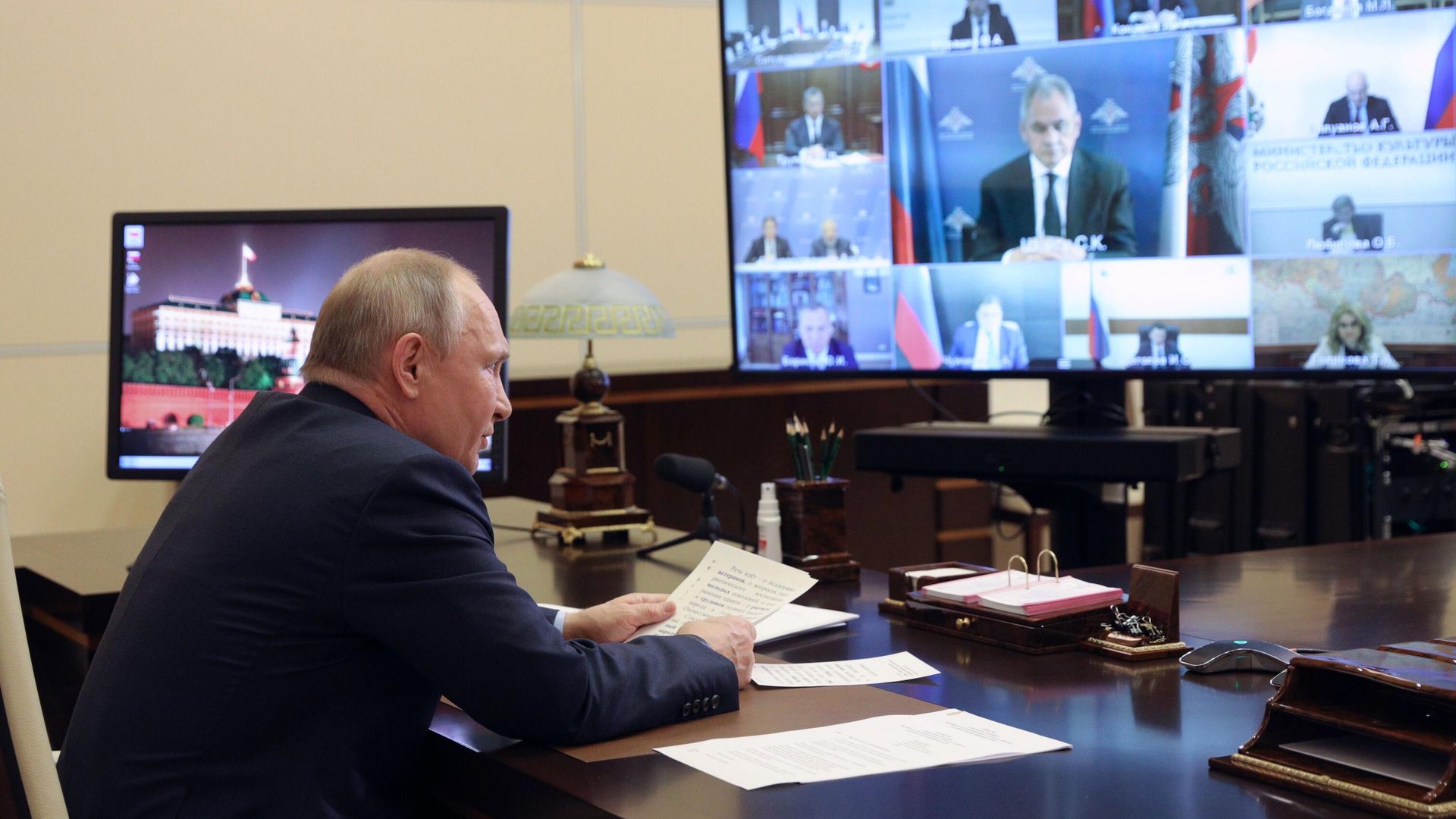 Президент РФ Владимир Путин проводит в режиме видеоконференции 43-е заседание Российского организационного комитета Победа Президент РФ Владимир Путин проводит в режиме видеоконференции 43-е заседание Российского организационного комитета Победа - РИА Новости, 1920, 20.05.2021