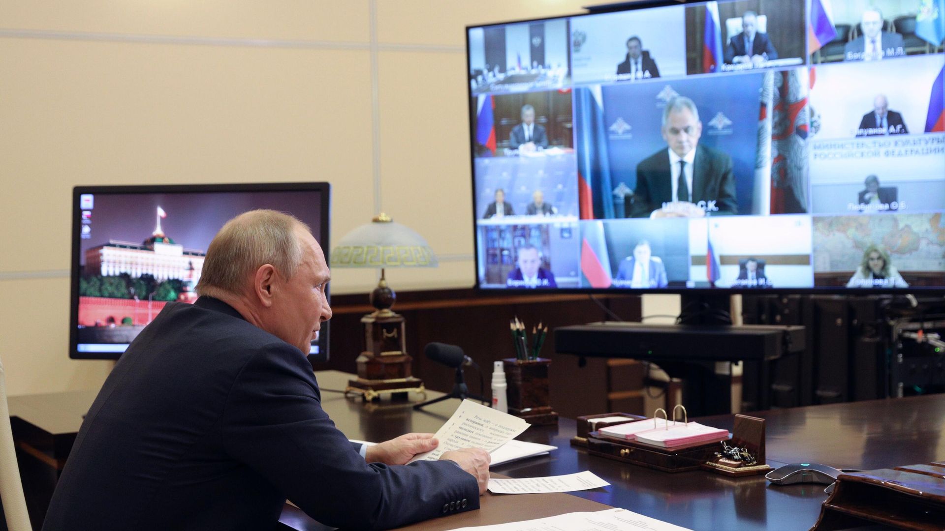 Президент РФ Владимир Путин проводит в режиме видеоконференции 43-е заседание Российского организационного комитета Победа Президент РФ Владимир Путин проводит в режиме видеоконференции 43-е заседание Российского организационного комитета Победа - РИА Новости, 1920, 20.05.2021