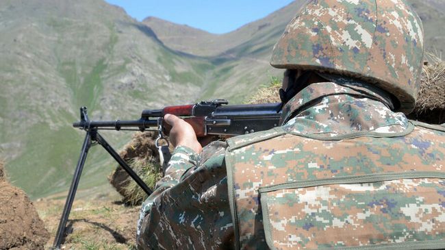 Армянский военнослужащий в приграничном районе Армянский военнослужащий в приграничном районе