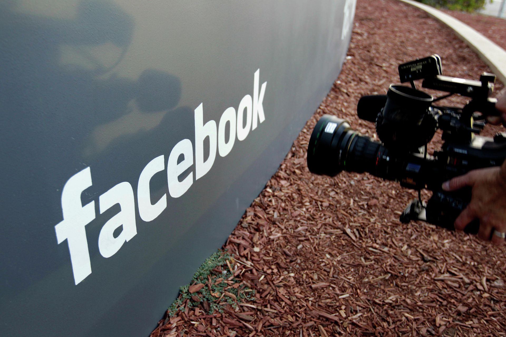 Логотип социальной сети Facebook* Логотип социальной сети Facebook* - РИА Новости, 1920, 04.06.2021