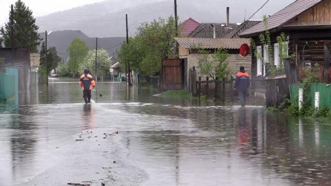 Несколько районов Хакасии затоплены из-за паводков. Кадры МЧС