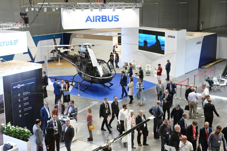 Стенд компании Airbus на XIV Международной выставки вертолетной индустрии HeliRussia 2021 в Москве.на XIV Международной выставки вертолетной индустрии HeliRussia 2021 в Москве Стенд компании Airbus на XIV Международной выставки вертолетной индустрии HeliRussia 2021 в Москве.на XIV Международной выставки вертолетной индустрии HeliRussia 2021 в Москве