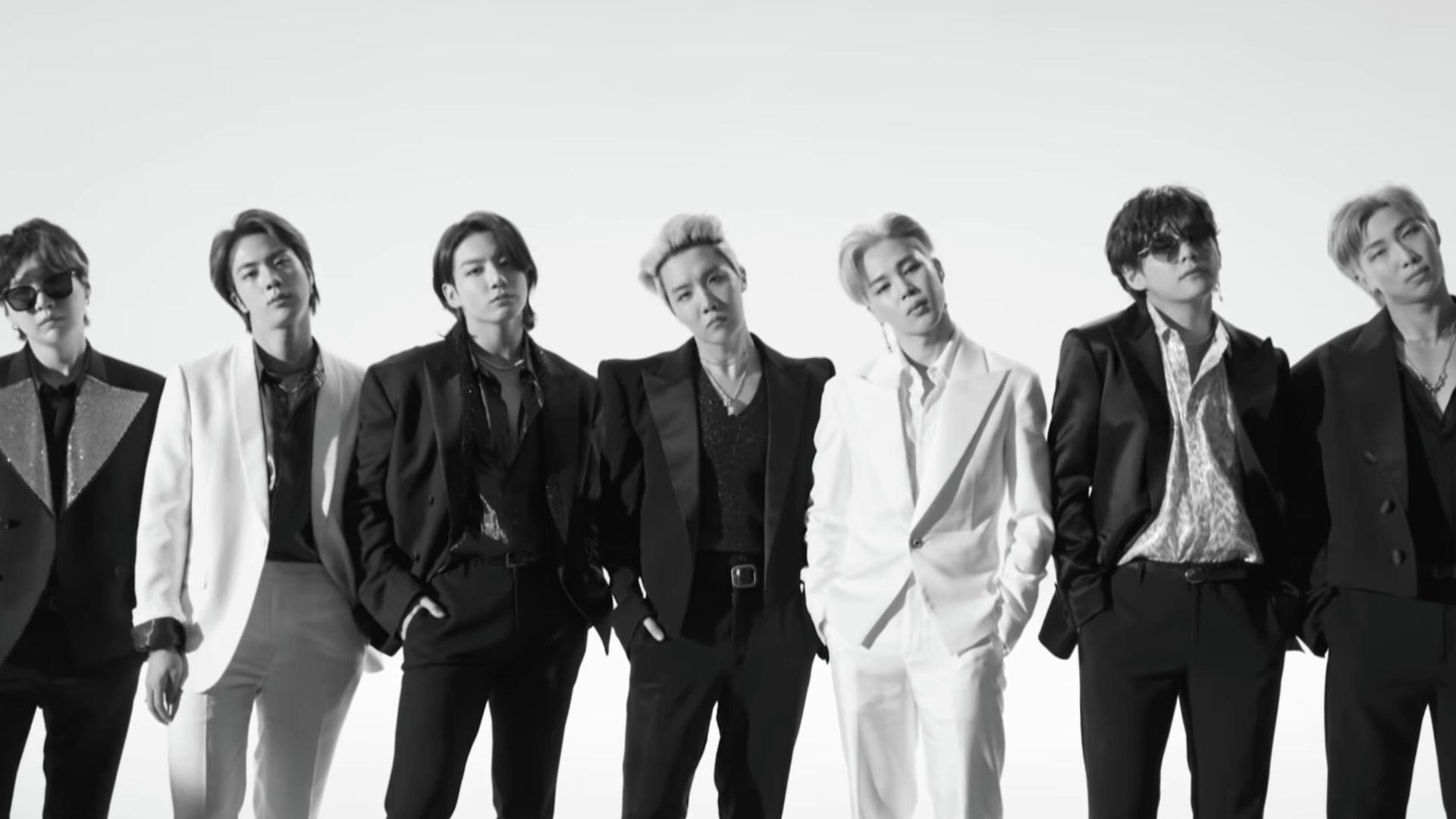 Кадр из клипа BTS Butter Кадр из клипа BTS Butter - РИА Новости, 1920, 16.05.2022